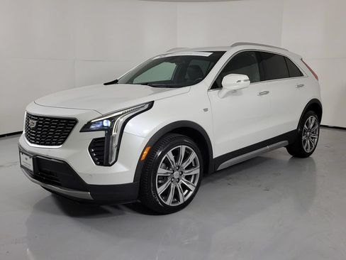 Used 2023 Cadillac XT4 Premium Luxury FWD image 2