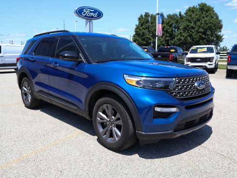 Used 2023 Ford Explorer XLT w/ Equipment Group 202A AWD/4WD image 7