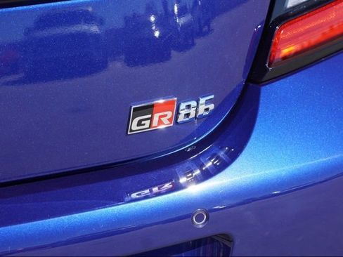 Used 2023 Toyota GR86 Premium w/ ALL Weather Mat Package (TMS) image 9