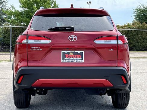 Used 2024 Toyota Corolla Cross LE FWD image 5