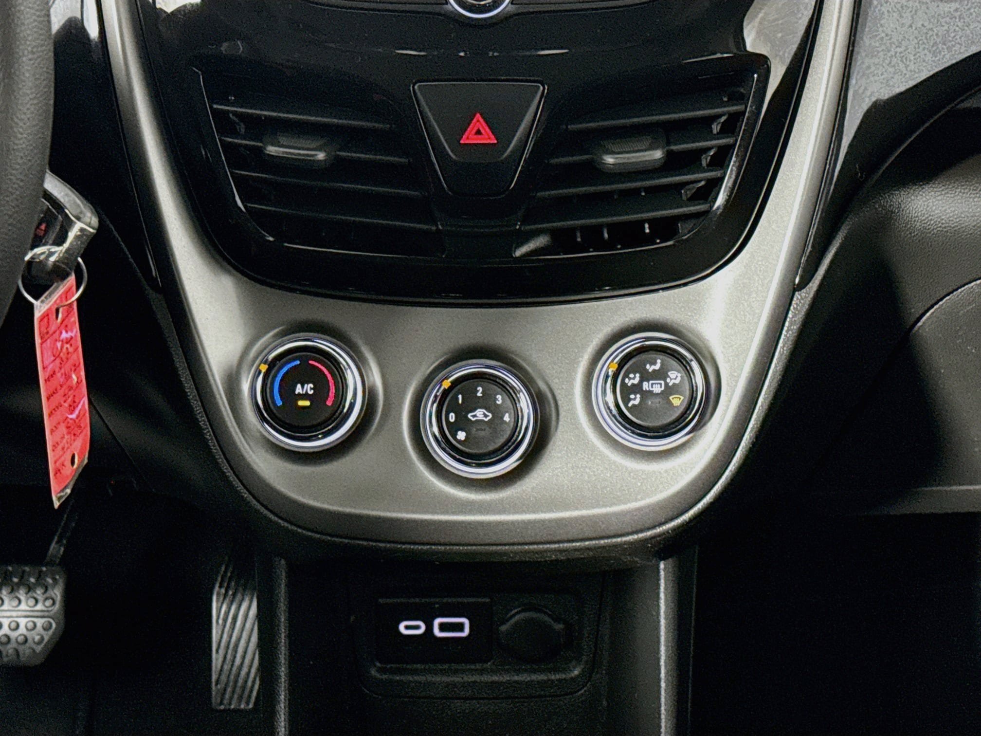 Used 2020 Chevrolet Spark LT FWD image 30