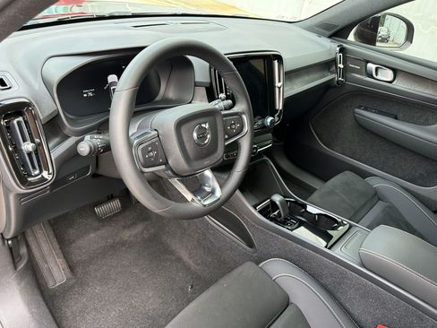 Used 2023 Volvo XC40 Recharge Ultimate AWD/4WD image 4