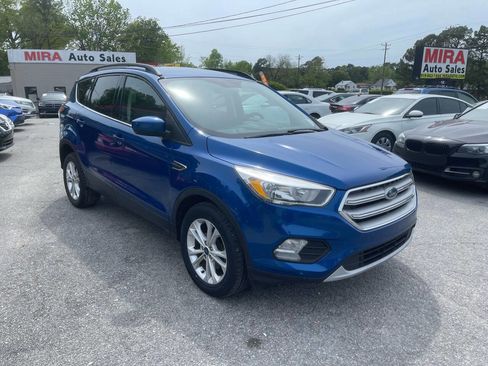 Used 2018 Ford Escape SE image 3