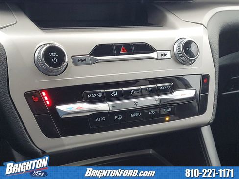 Used 2024 Ford Explorer XLT image 25