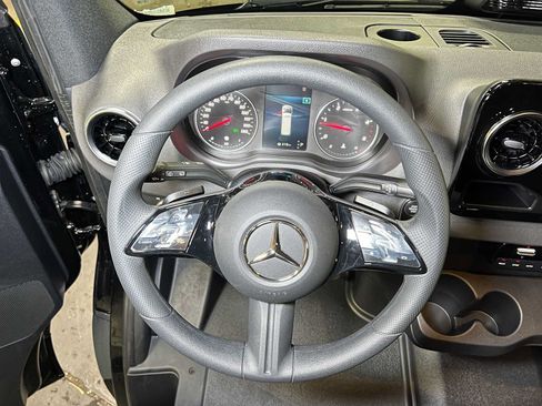 Used 2025 Mercedes-Benz Sprinter 2500 image 26