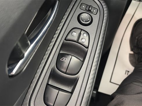 Used 2025 Nissan Versa SV w/ Trunk Package FWD image 25