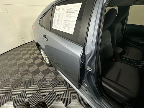 Used 2024 Toyota Corolla LE w/ LE Convenience Package FWD image 28