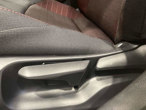 Used 2025 Toyota Corolla SE image 12