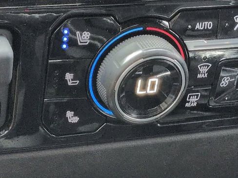 Used 2022 Chevrolet Silverado 1500 LTZ w/ LTZ Convenience Package II image 22