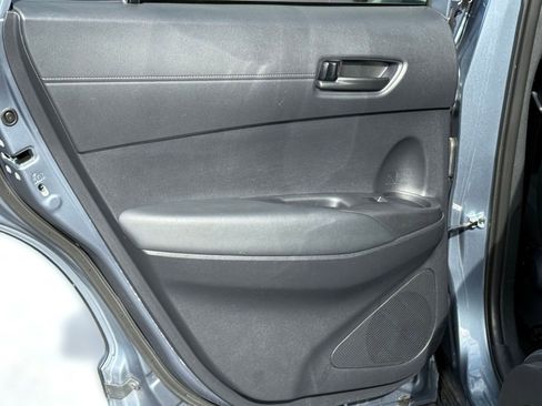 Used 2025 Toyota Corolla Cross LE image 27