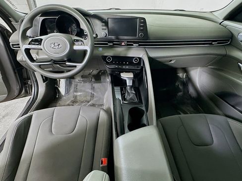 Used 2022 Hyundai Elantra SEL w/ Preferred Accessory Package image 16