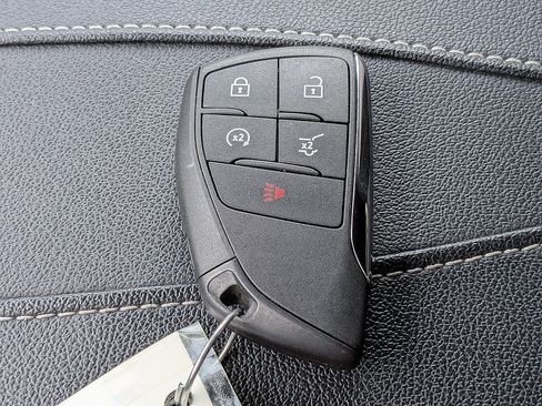 Certified 2025 Chevrolet Traverse LT FWD image 44
