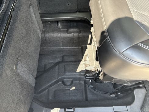 Used 2024 Chrysler Pacifica Touring-L FWD image 12