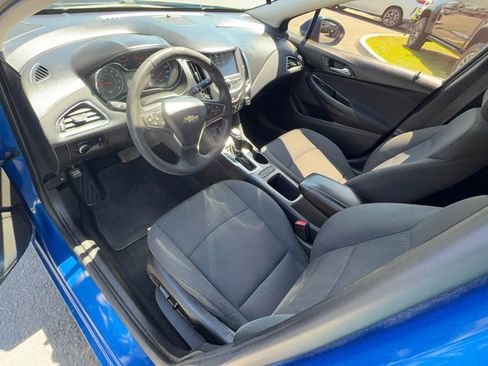 Used 2017 Chevrolet Cruze LT w/ Convenience Package FWD image 13