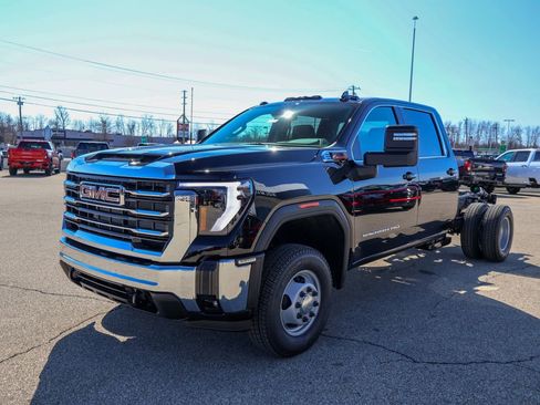New 2026 GMC Sierra 3500 SLE image 7