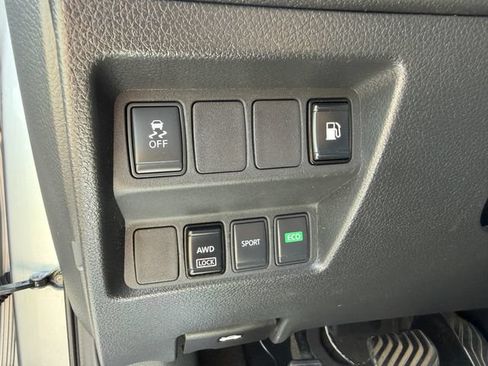 Used 2018 Nissan Rogue S AWD/4WD image 16