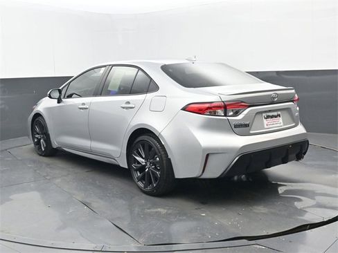 Used 2026 Toyota Corolla SE image 3