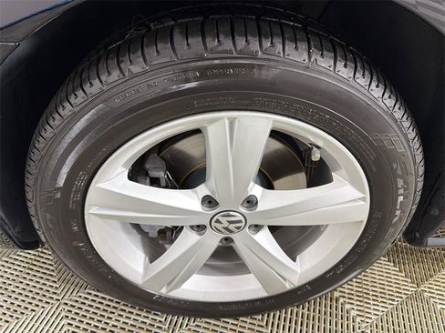 Used 2013 Volkswagen Passat TDI SE image 12