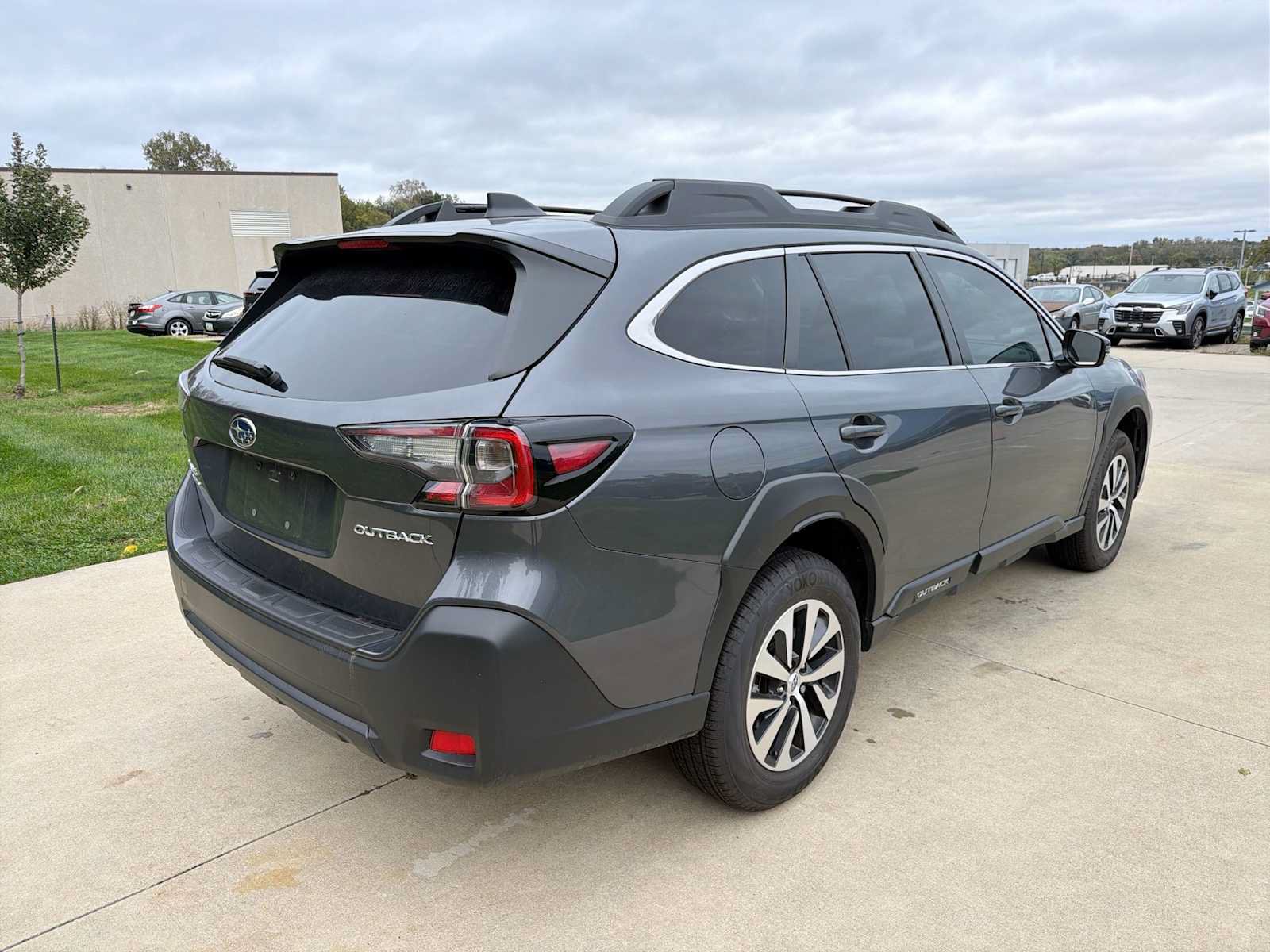 Certified 2025 Subaru Outback Premium AWD/4WD image 6