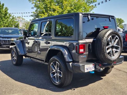 Used 2024 Jeep Wrangler Unlimited w/ LED Headlamp & Fog Lamp Group AWD/4WD image 6
