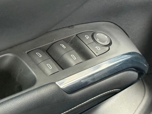 Used 2025 Chevrolet Traverse LT FWD image 38