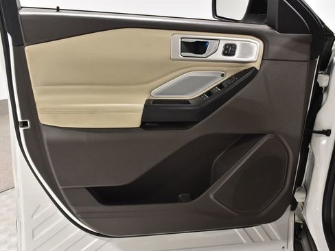 Used 2020 Ford Explorer Platinum w/ Premium Technology Package image 9
