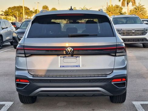 New 2026 Volkswagen Taos SE FWD image 4