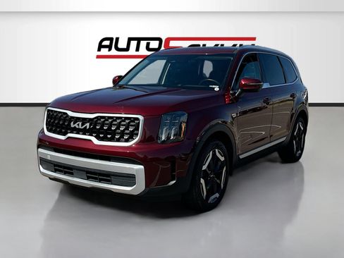 Used 2024 Kia Telluride EX w/ EX Captain's Chair Package AWD/4WD image 3