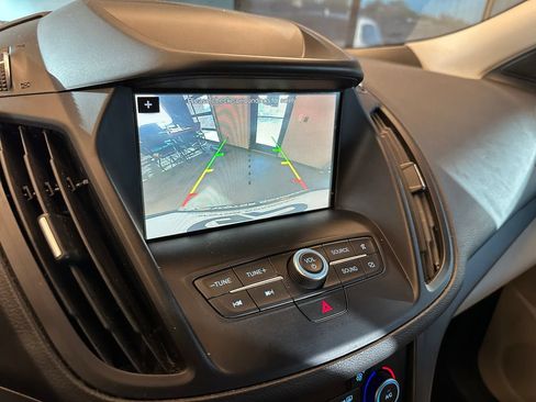 Used 2019 Ford Escape SE FWD image 15