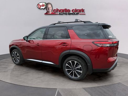 New 2026 Nissan Pathfinder Platinum FWD image 4