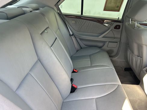 Used 2000 Mercedes-Benz E 320 Sedan image 28