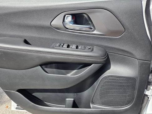 New 2026 Chrysler Voyager LX FWD image 18