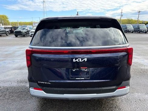 New 2026 Kia Carnival LX FWD image 4