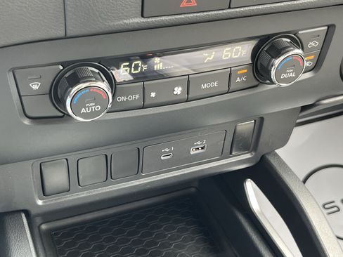 Used 2022 Nissan Frontier SV AWD/4WD image 30