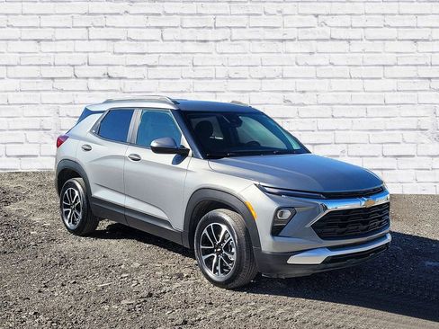 Used 2024 Chevrolet TrailBlazer LT w/ LT Cold Weather Package image 1