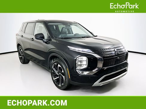 Used 2024 Mitsubishi Outlander SE image 1