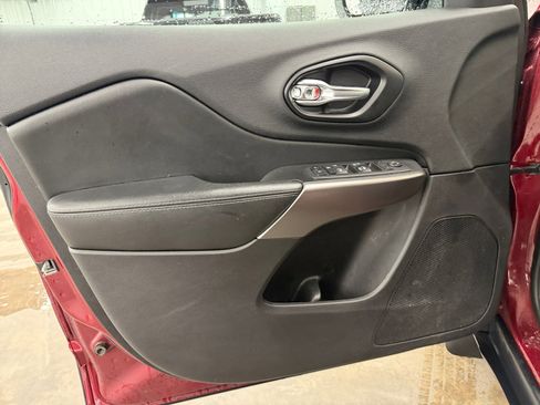 Used 2021 Jeep Cherokee Latitude Lux w/ Comfort/Convenience Group image 16