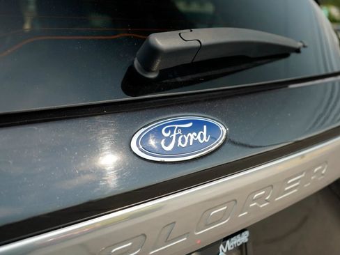 Used 2021 Ford Explorer Platinum w/ Equipment Group 601A AWD/4WD image 14