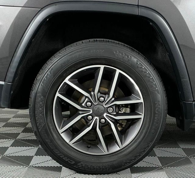 Used 2020 Jeep Grand Cherokee Limited w/ Trailer Tow Group IV RWD image 10