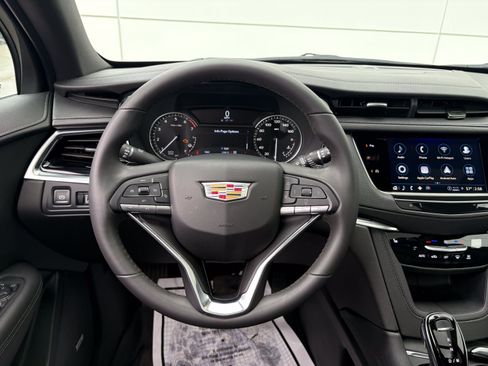 Certified 2024 Cadillac XT6 Luxury w/ LPO, Floor Liner Package AWD/4WD image 19