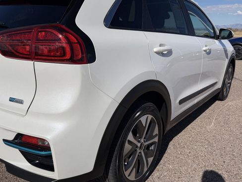 Used 2022 Kia Niro EX Premium w/ Cold Weather Package image 15
