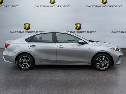 Used 2023 Kia Forte LXS w/ LXS Technology Package FWD image 6