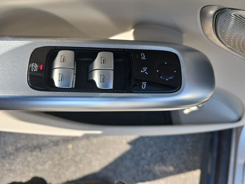 Used 2023 Mercedes-Benz GLC 300 4MATIC image 29