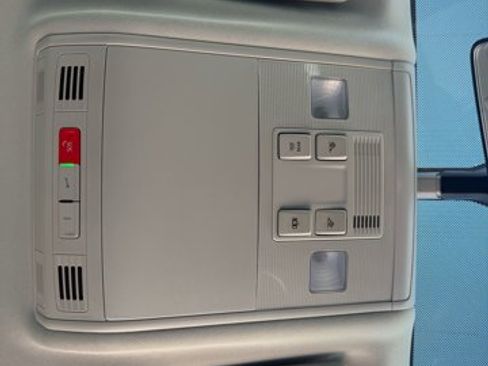 Used 2023 Volkswagen Taos S image 18