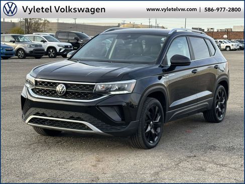Certified 2023 Volkswagen Taos SE w/ Black Wheel Package image 5