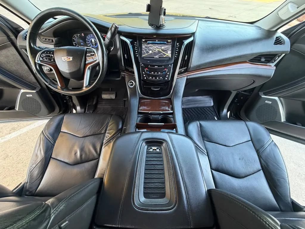 Used 2018 Cadillac Escalade Premium Luxury RWD image 33