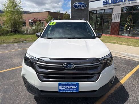 Used 2025 Subaru Forester Premium AWD/4WD image 3