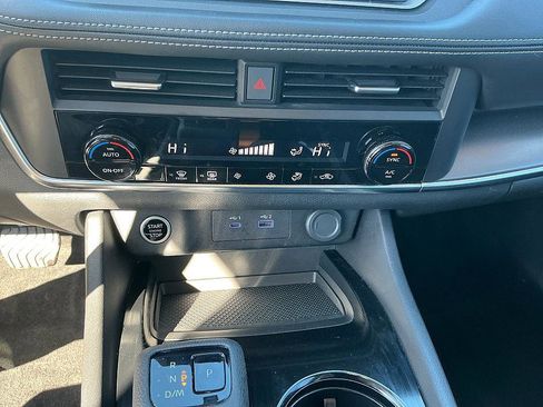 Used 2023 Nissan Rogue SV image 18