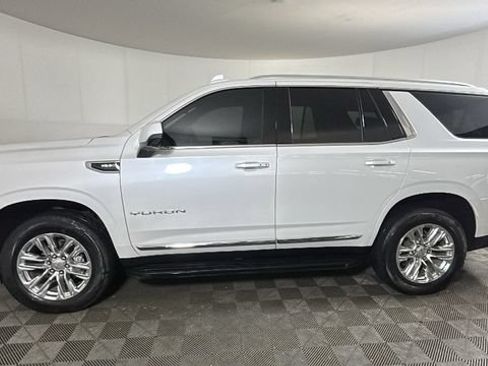 Used 2023 GMC Yukon SLT w/ SLT Luxury Package AWD/4WD image 5