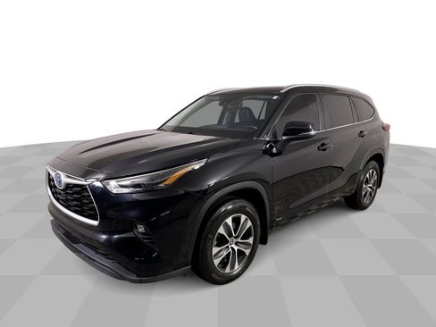 Used 2023 Toyota Highlander XLE image 40